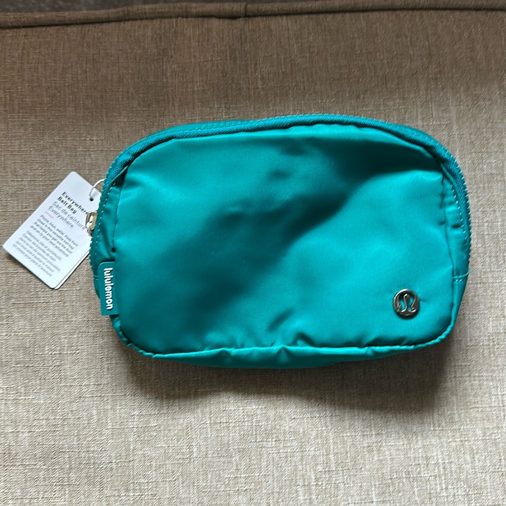 Lululemon 1 L belt bag paradise green